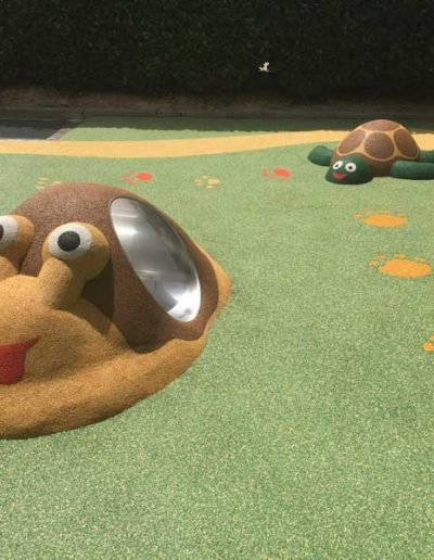 Cours extérieure crêche Les Lillotins
